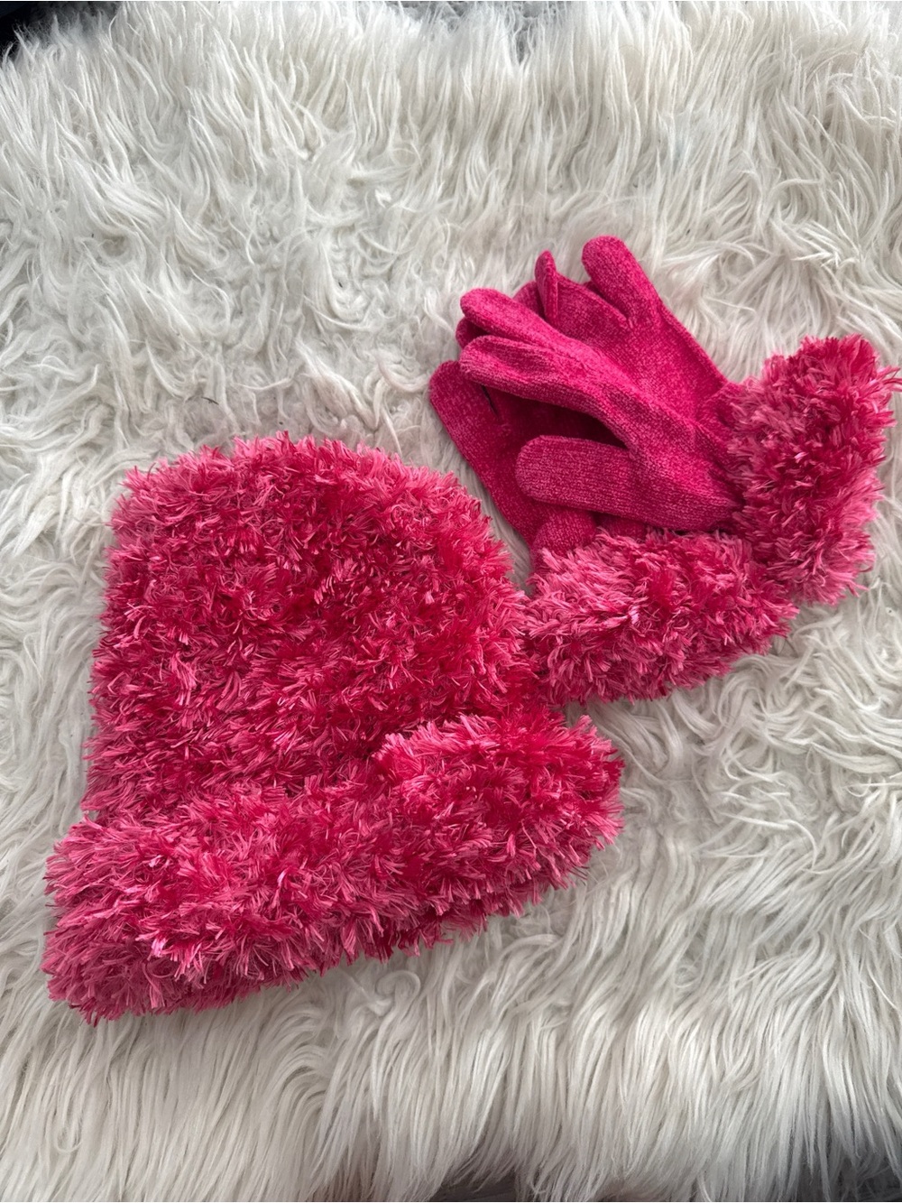 NWOT Bright Pink Eyelash Knit Beanie/Hat and Glove Set Y2K